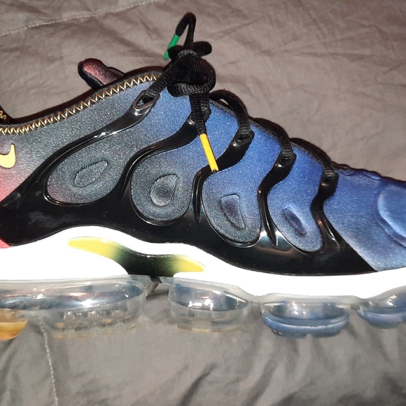 Shoes - Picture 3 of 7